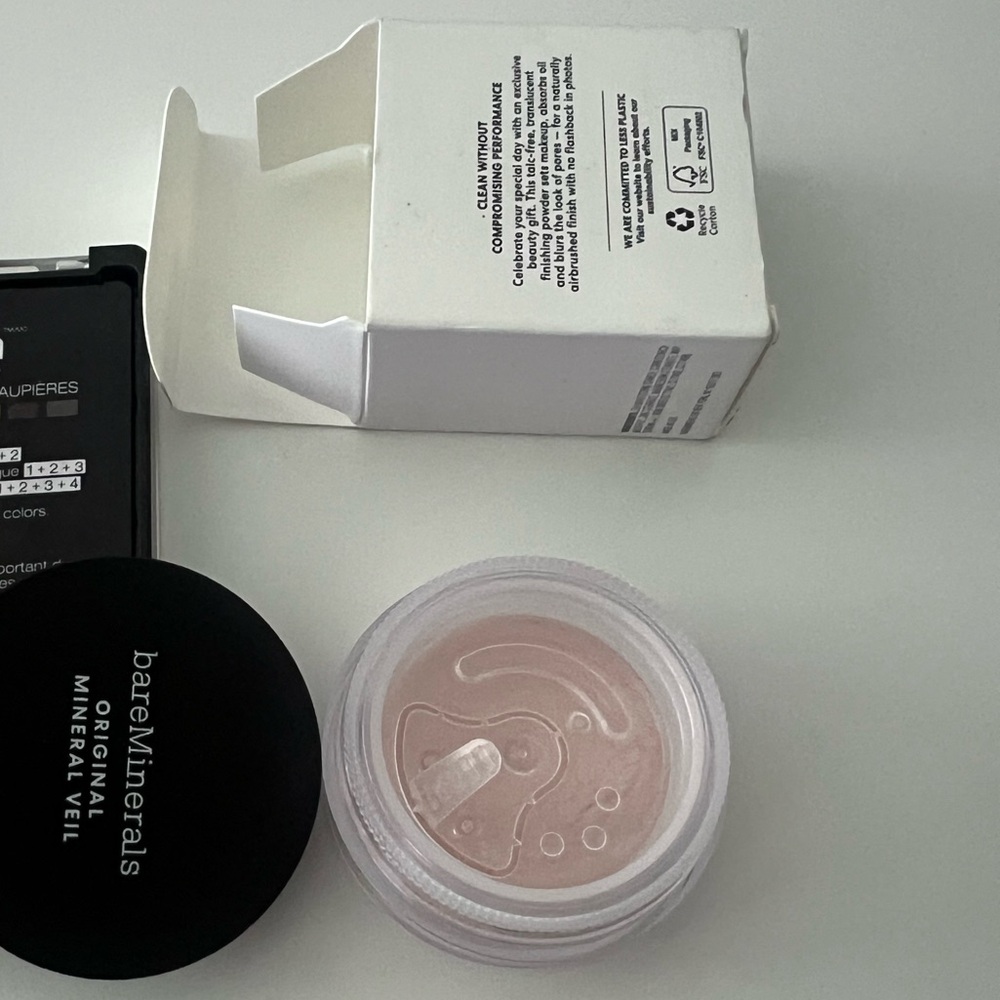 Bare Minerals Translucent Powder - Picture 3 of 4